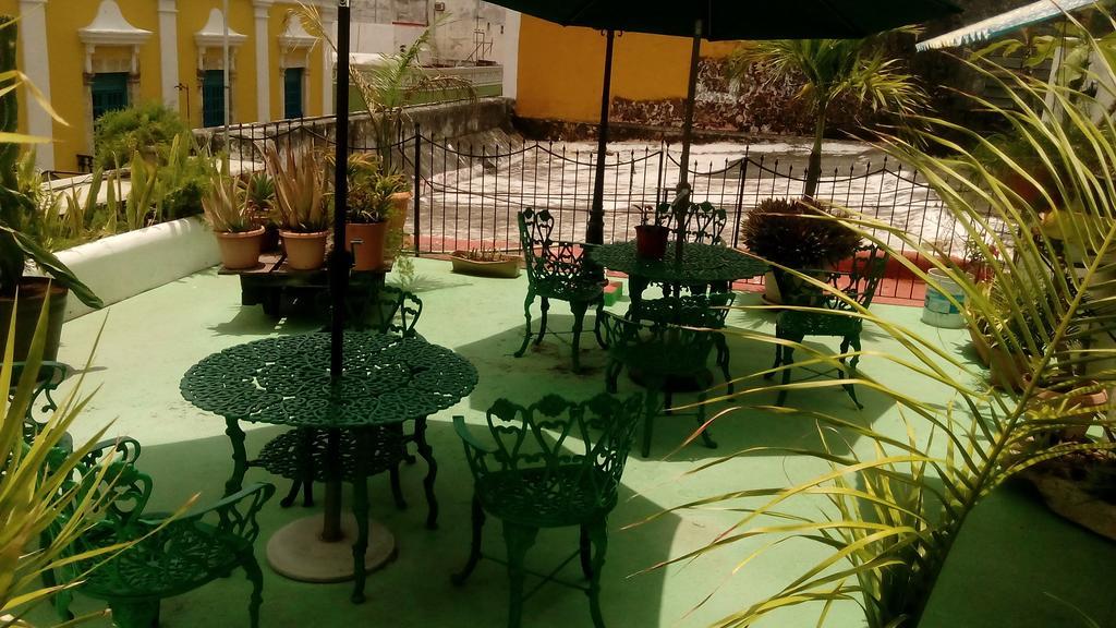Hotel Y Hostal Casa Risueno Кампече Номер фото